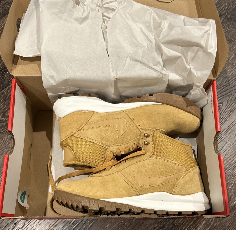 Nike Hoodland Suede Haystack Shoes Mens size 8 Sail Gum Light Brown 654888-727